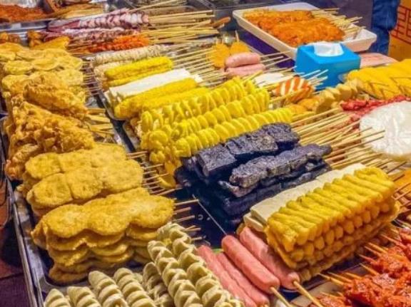 卖炸串一天能赚多少钱（新手卖炸串需要准备什么）